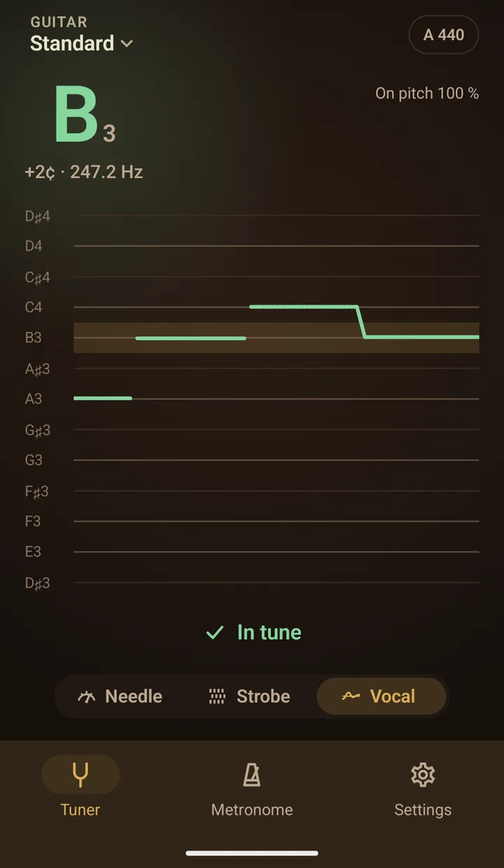 Vocal mode: B3 at plus 2 cents, On pitch 100 %, and a green pitch trace across a grid of note names, with In tune below